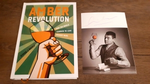 O carte despre povestea uitată a vinului Orange: Amber Revolution