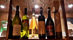 Petrecere de martie cu șase vinuri și două chef-e autohtone
