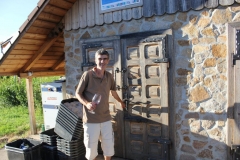 Vizită de iulie la Crama Elite, în doi-trei prieteni